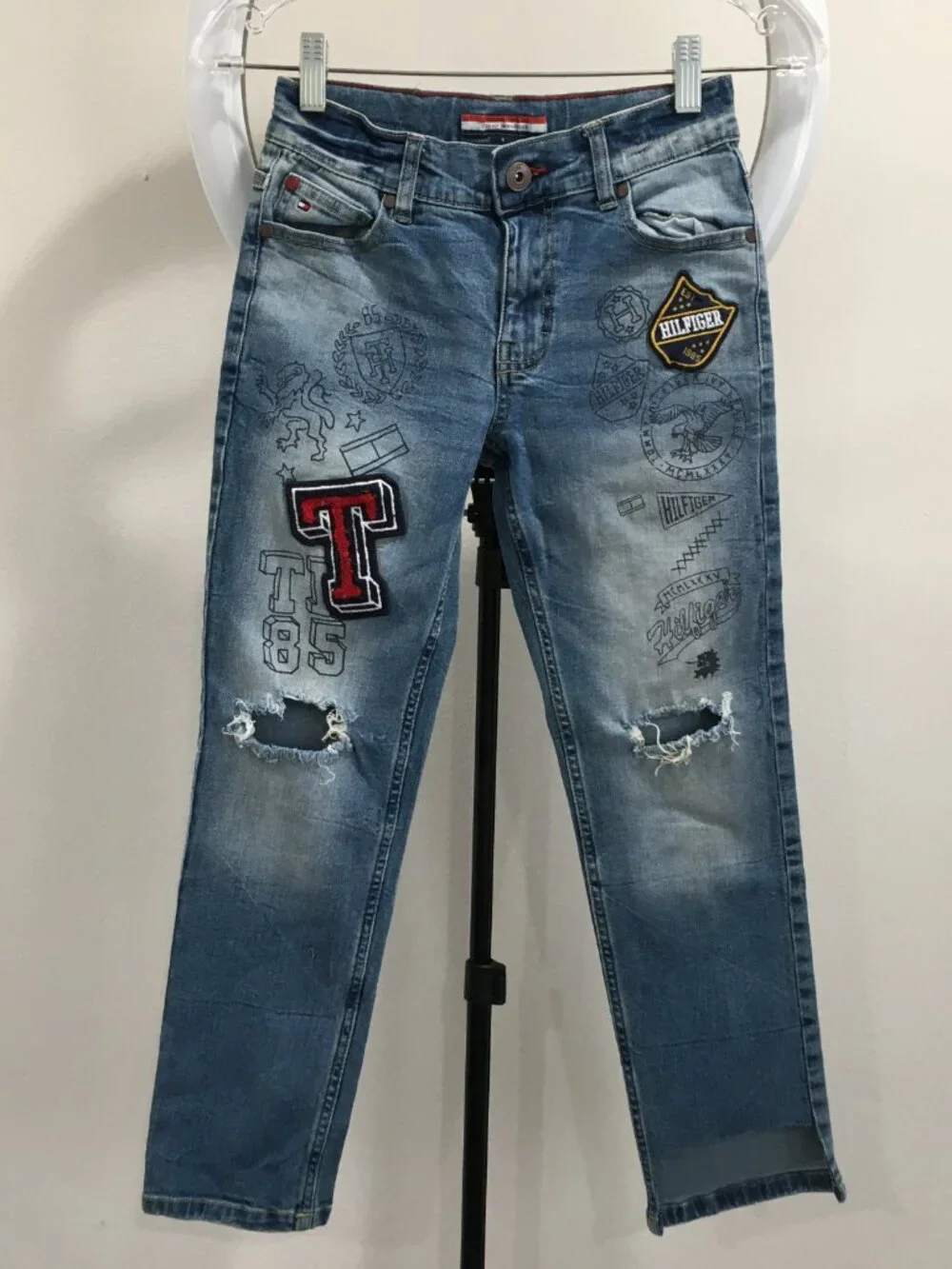 TOMMY HILFIGER Distressed Cut Step Hem Adj Waist Distressed Applique Logo Jeans